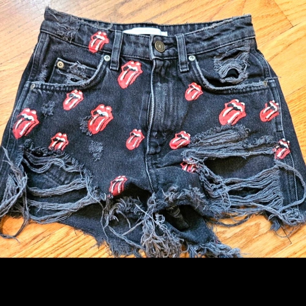 ZARA trafaluc rolling stones denim shorts, size 00
